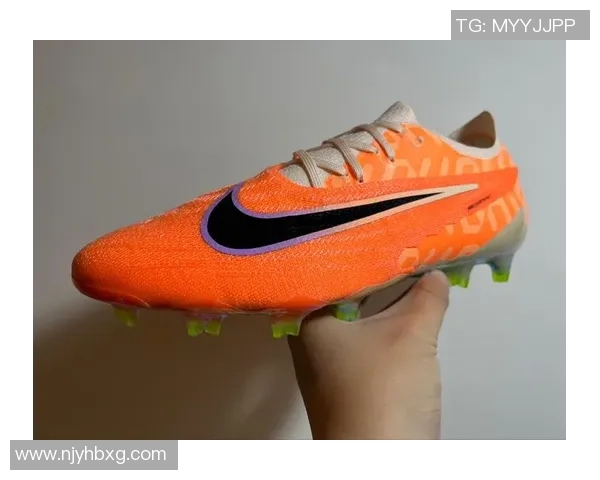 全新GX足球鞋三文鱼系列亮相 专为球场速度与精准设计