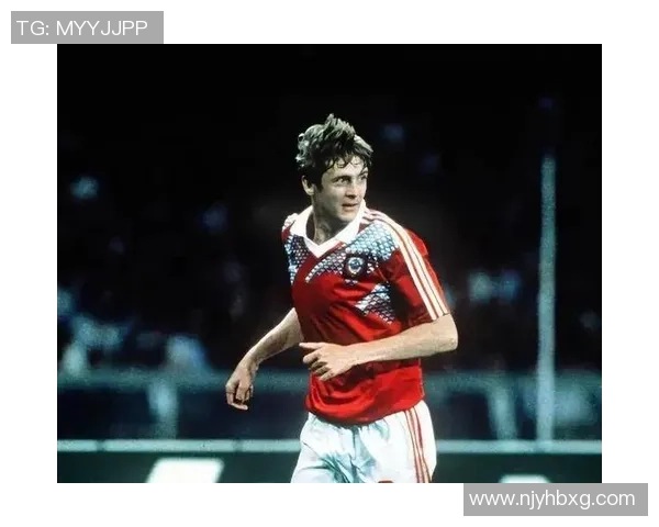 纵览绿茵传奇细数足坛十大巨星辉煌瞬间